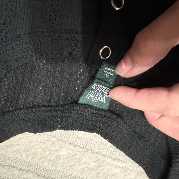 Black long sleeve - Picture 2 of 2